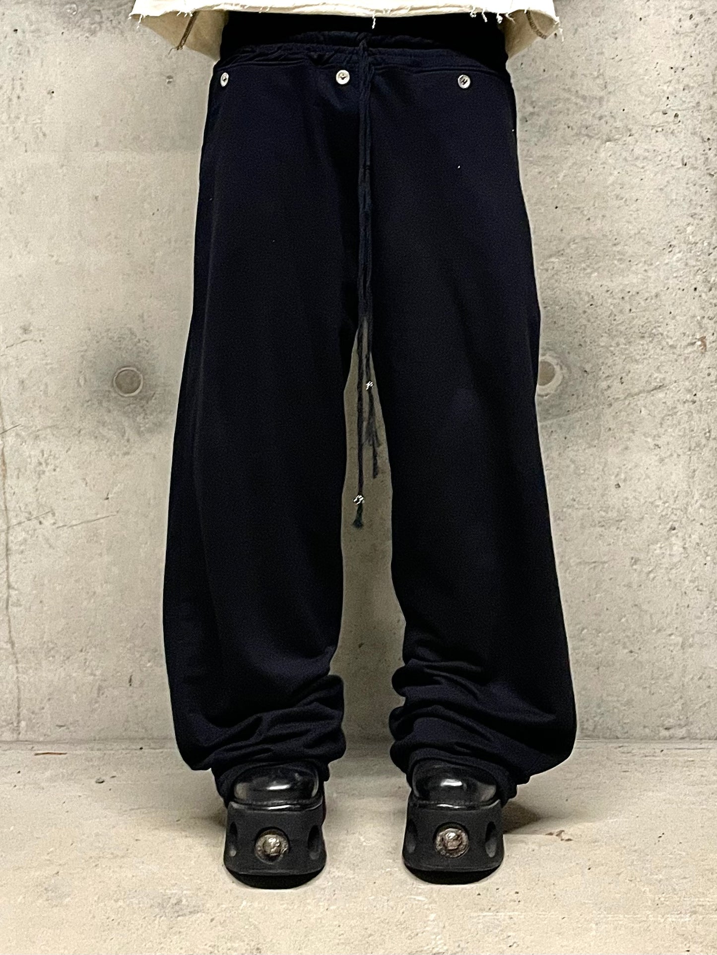 STRAIGHT LOOSE CUT SWEATPANTS