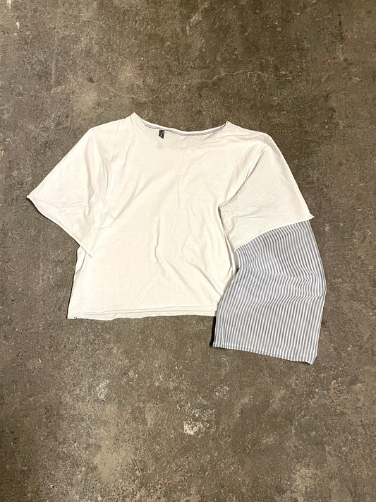 T-SHIRT WITH STRIPED SLEEVE