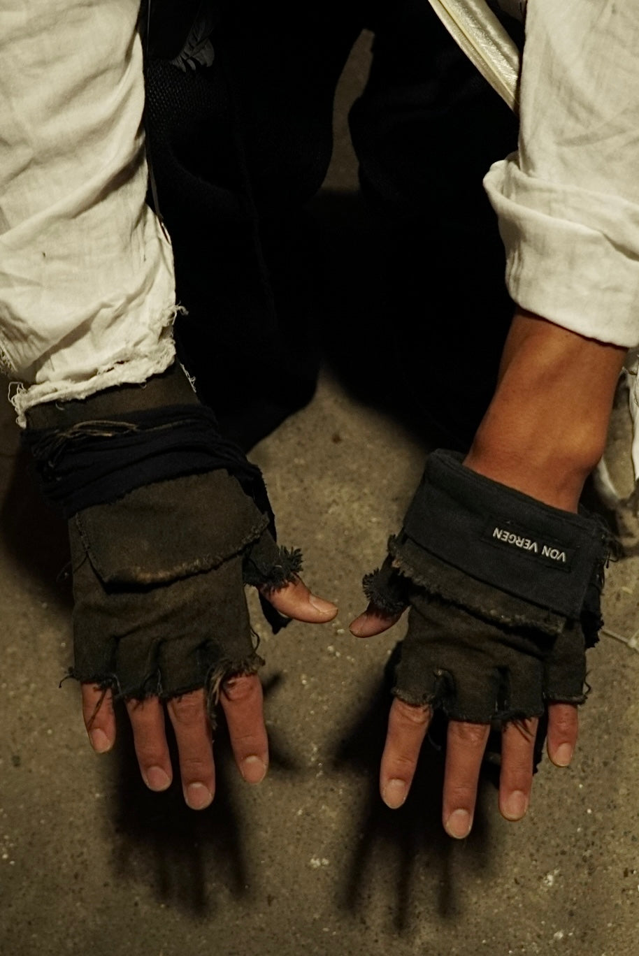 CREWMATE'S FINGERLESS GLOVES