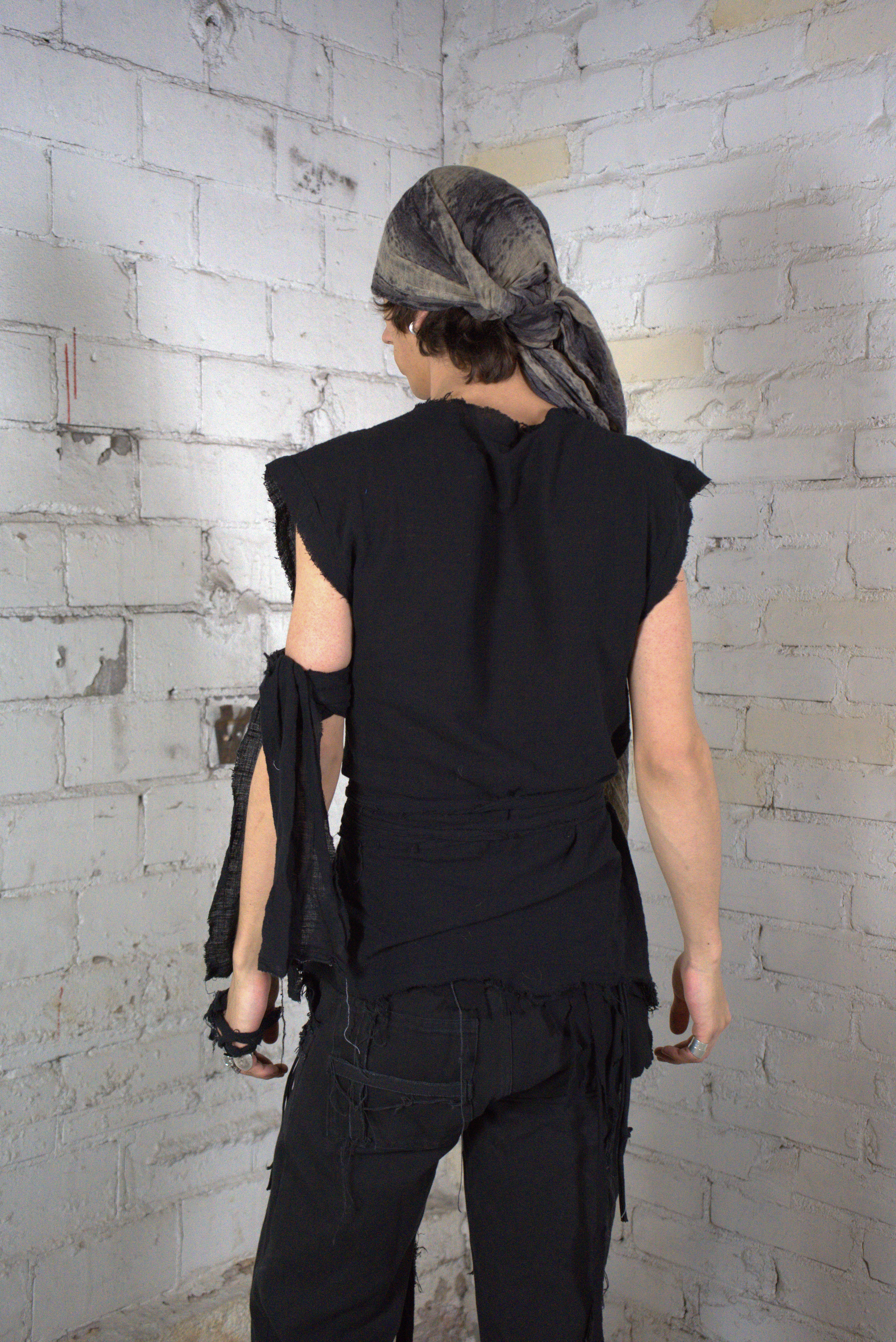 PIRATE'S SLEEVELESS SHIRT