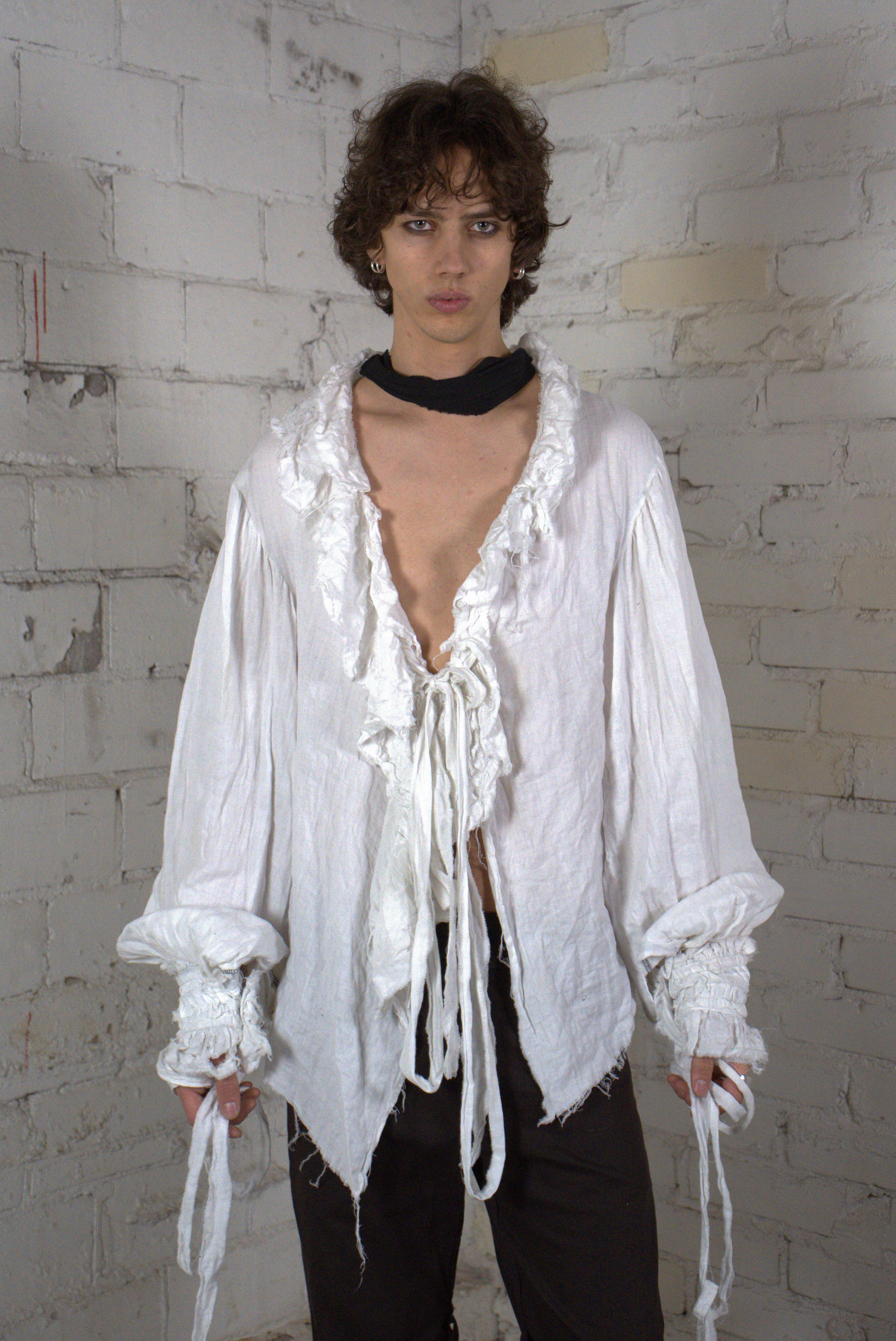 OVERSIZED WHITE RUFFLED SHIRT