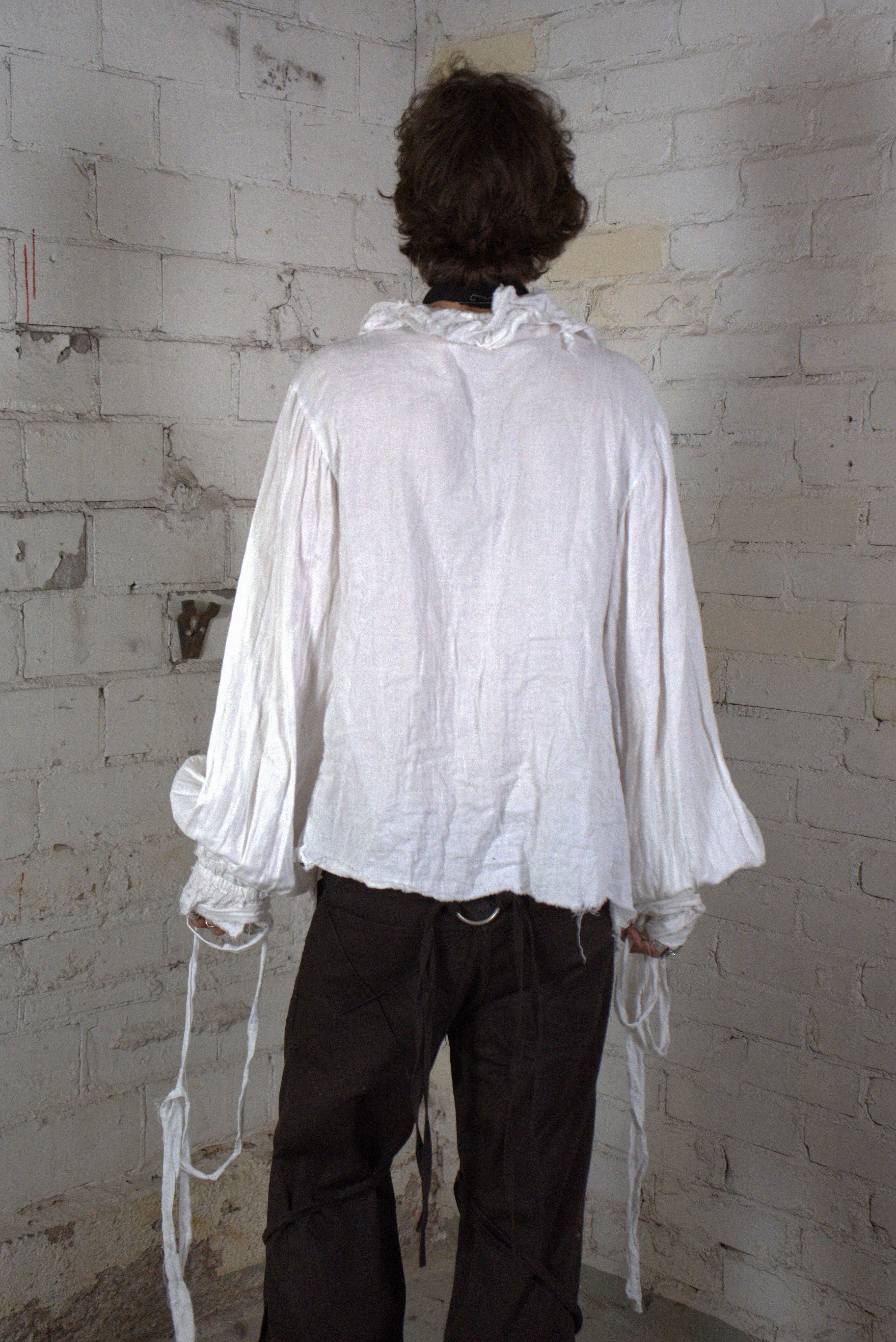 OVERSIZED WHITE RUFFLED SHIRT