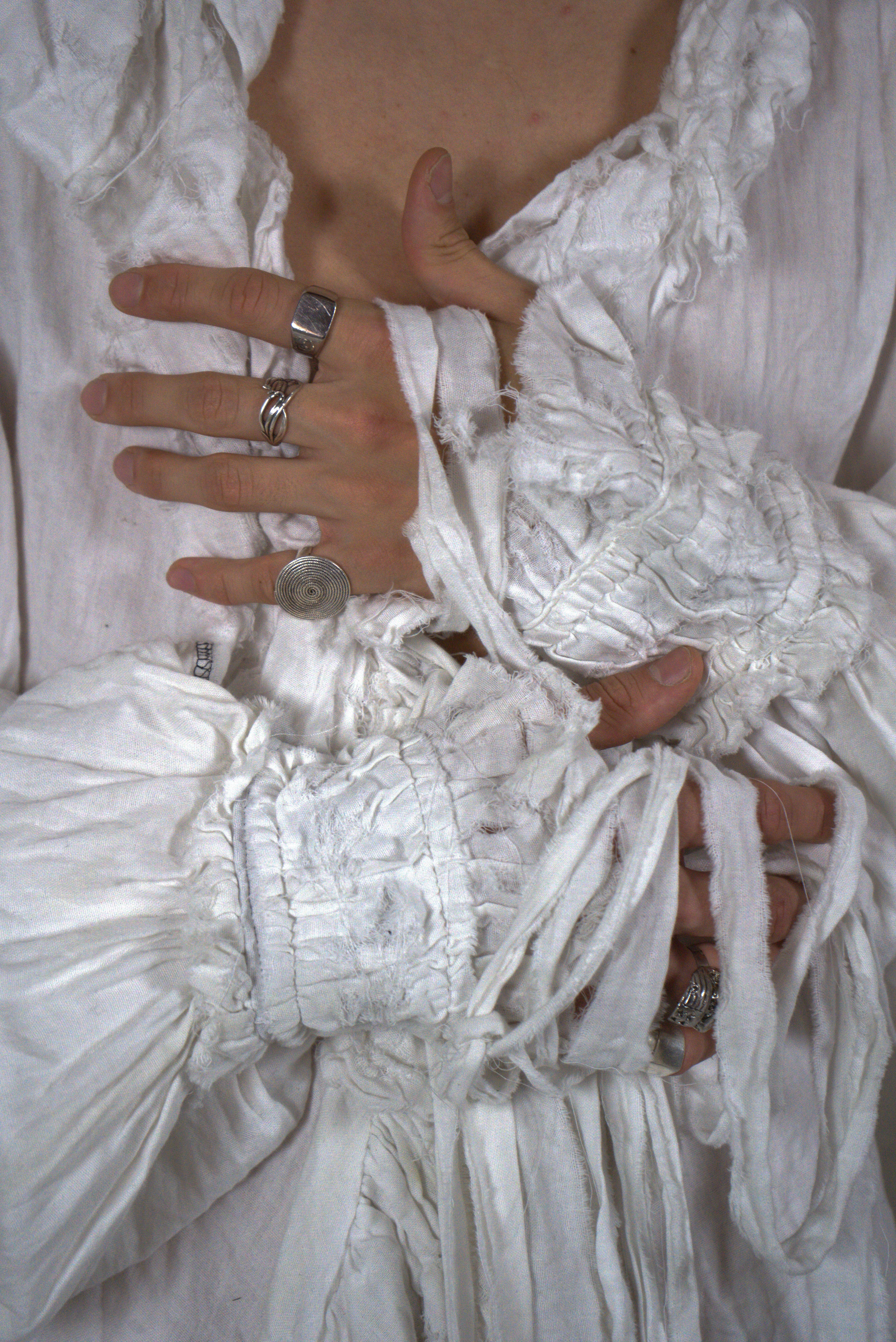 OVERSIZED WHITE RUFFLED SHIRT