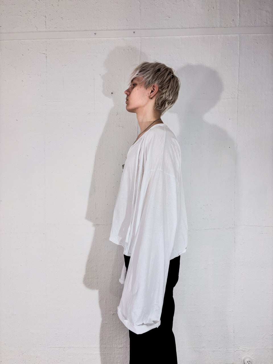 SQUARE-CUT V-NECK LONGSLEEVE