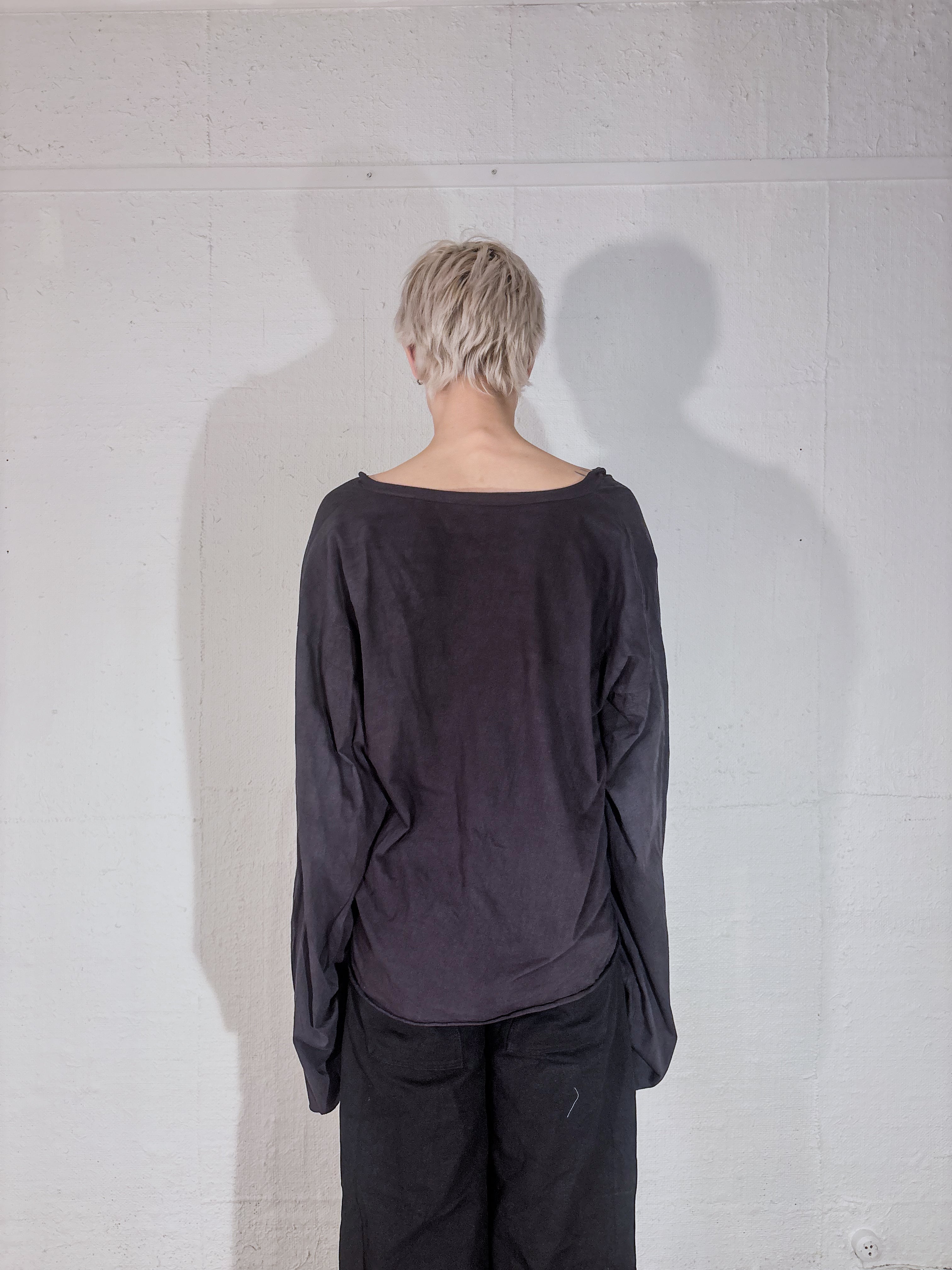 OVERDYED SQUARE-CUT V-NECK LONGSLEEVE