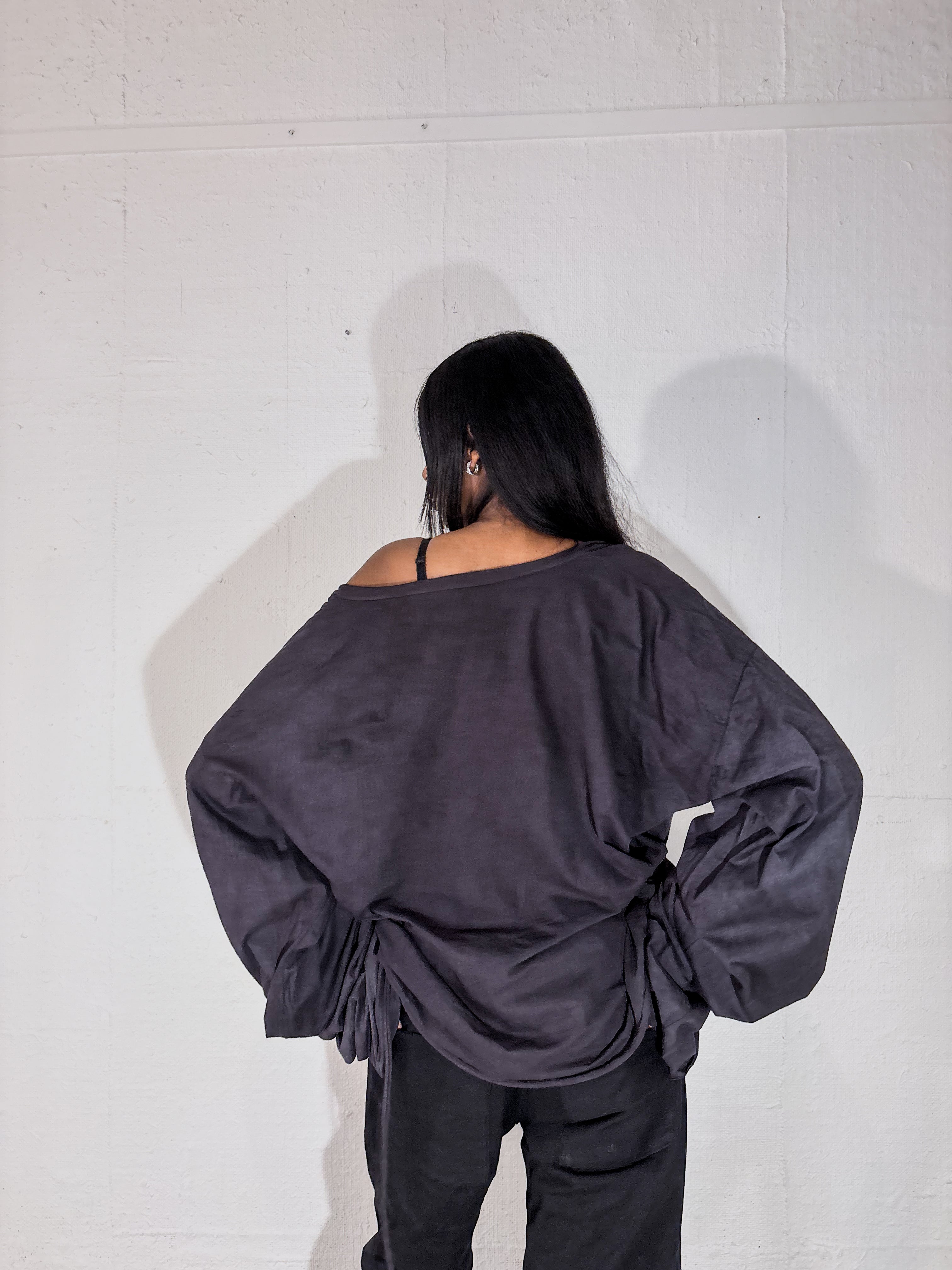 OVERDYED SQUARE-CUT V-NECK LONGSLEEVE