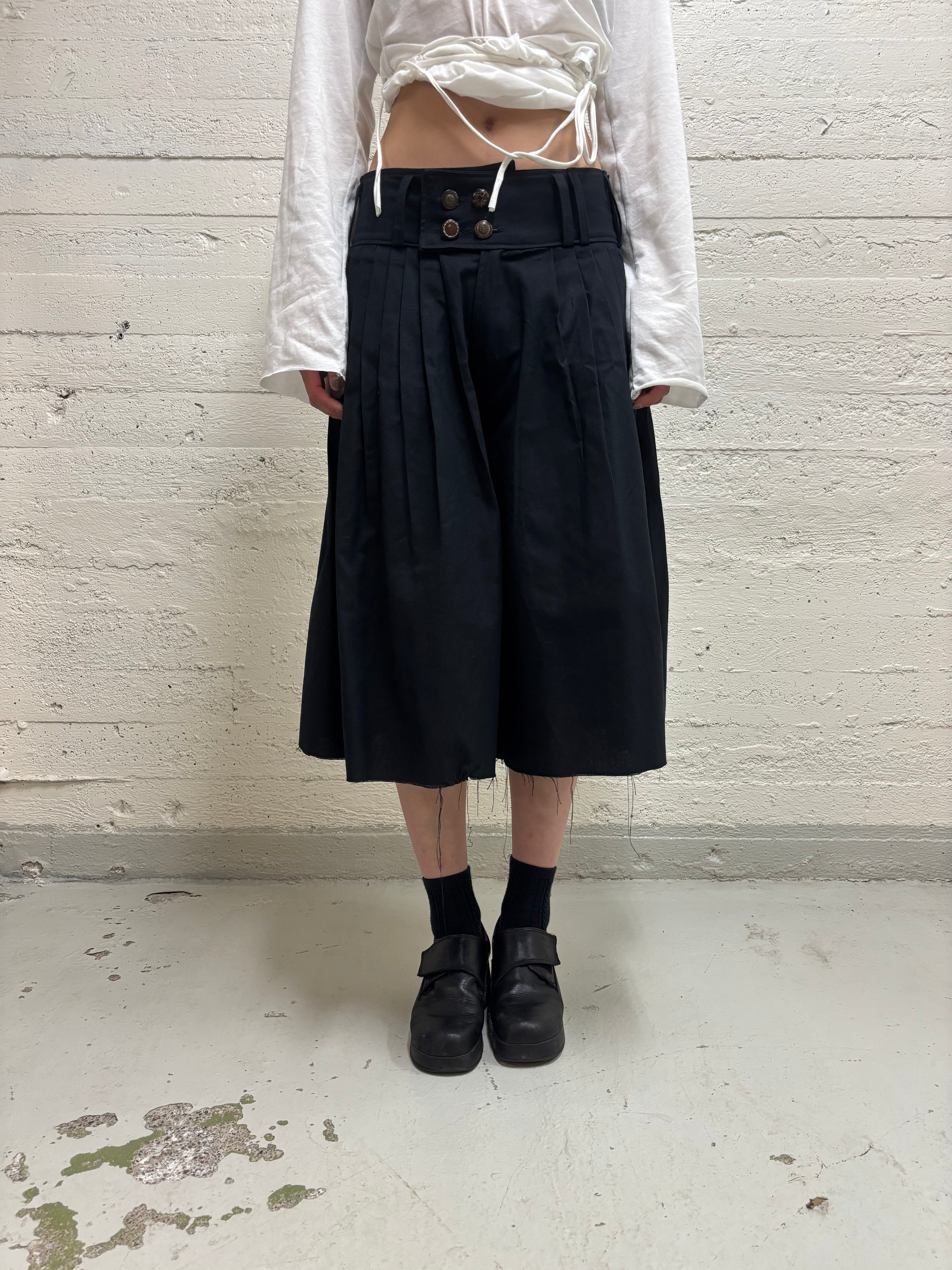 PLEATED POET SHORTS