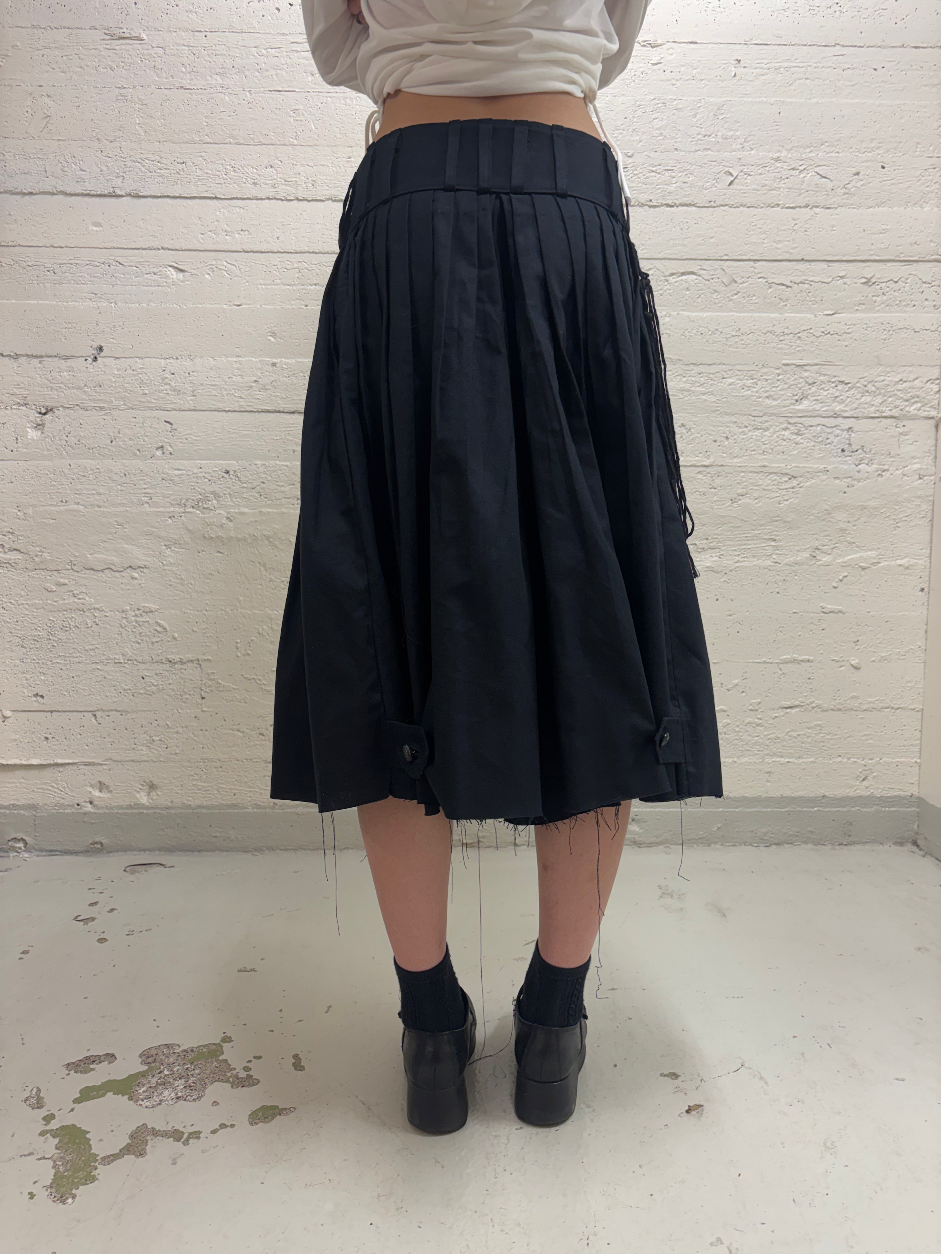 PLEATED POET SHORTS