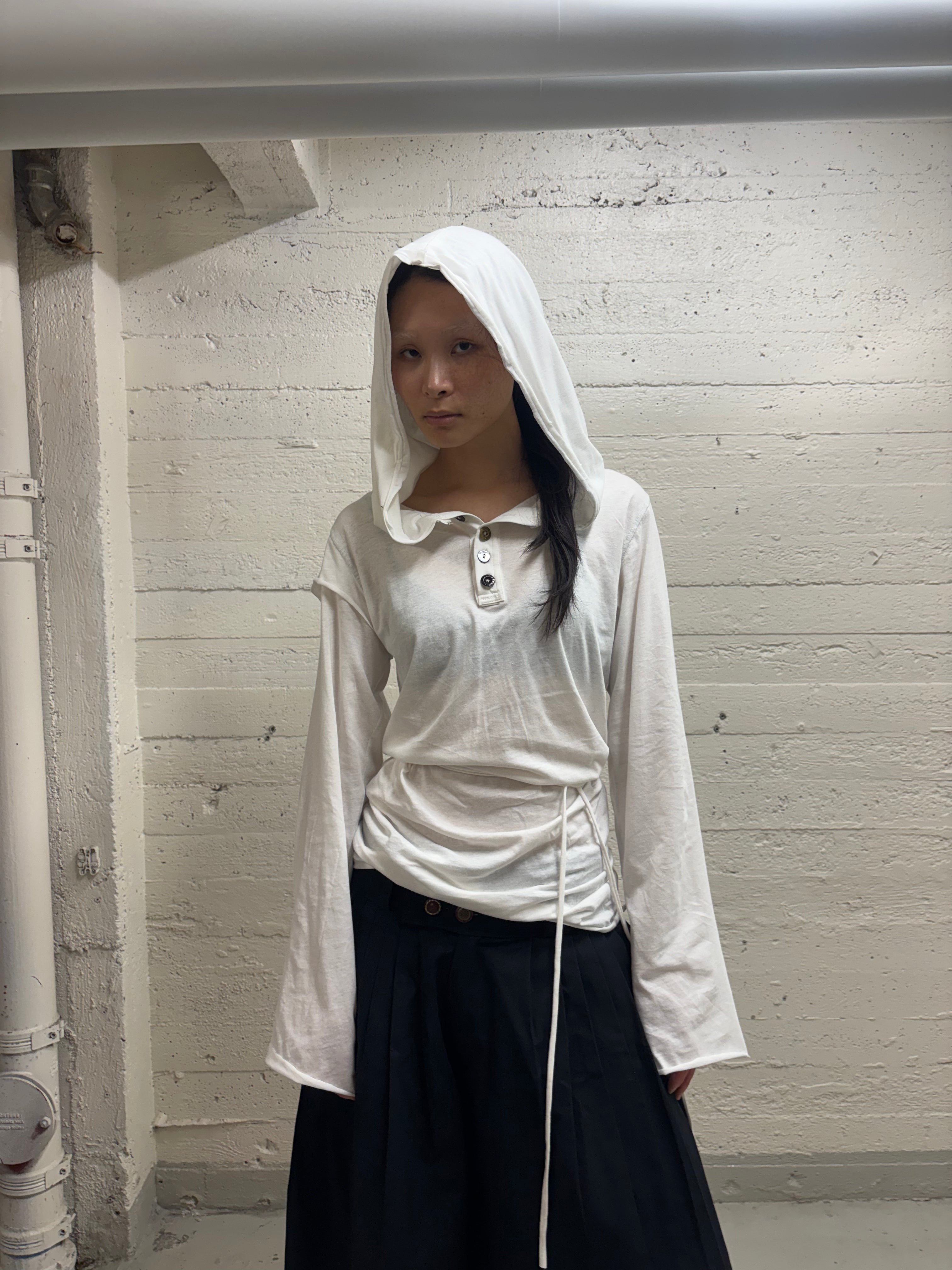 WHITE HOODED LONGSLEEVE