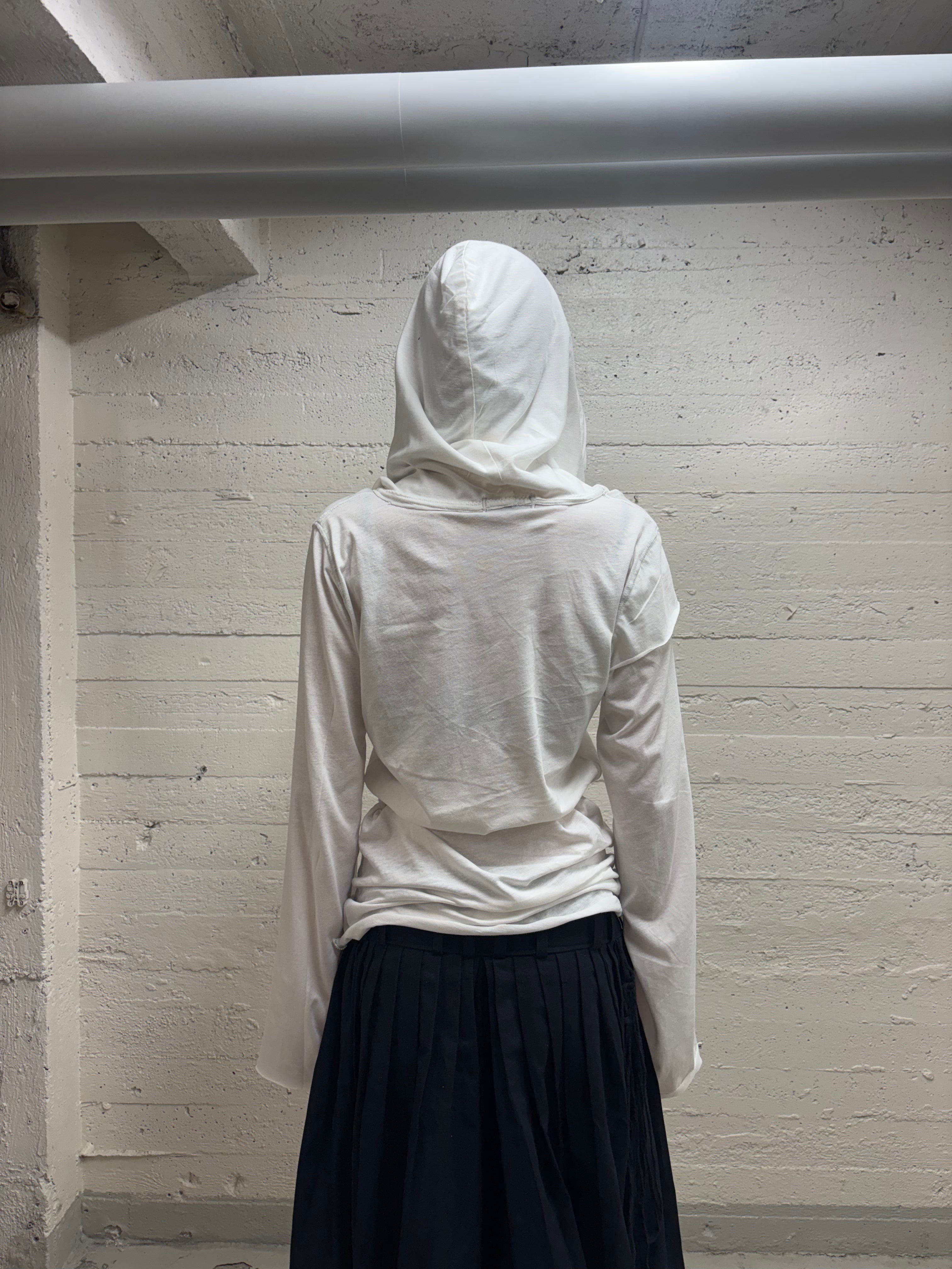 WHITE HOODED LONGSLEEVE