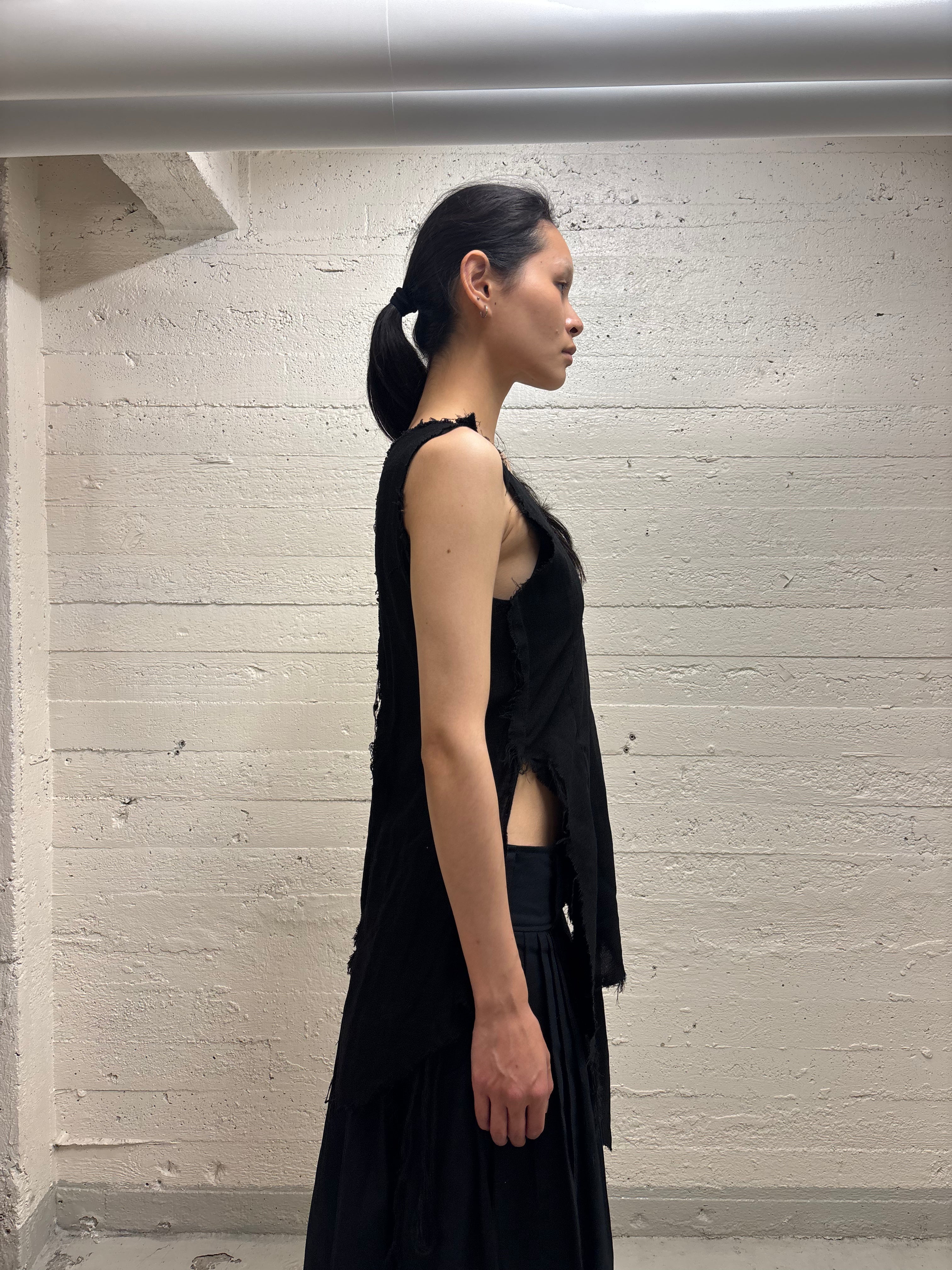 BLACK LINEN TOP