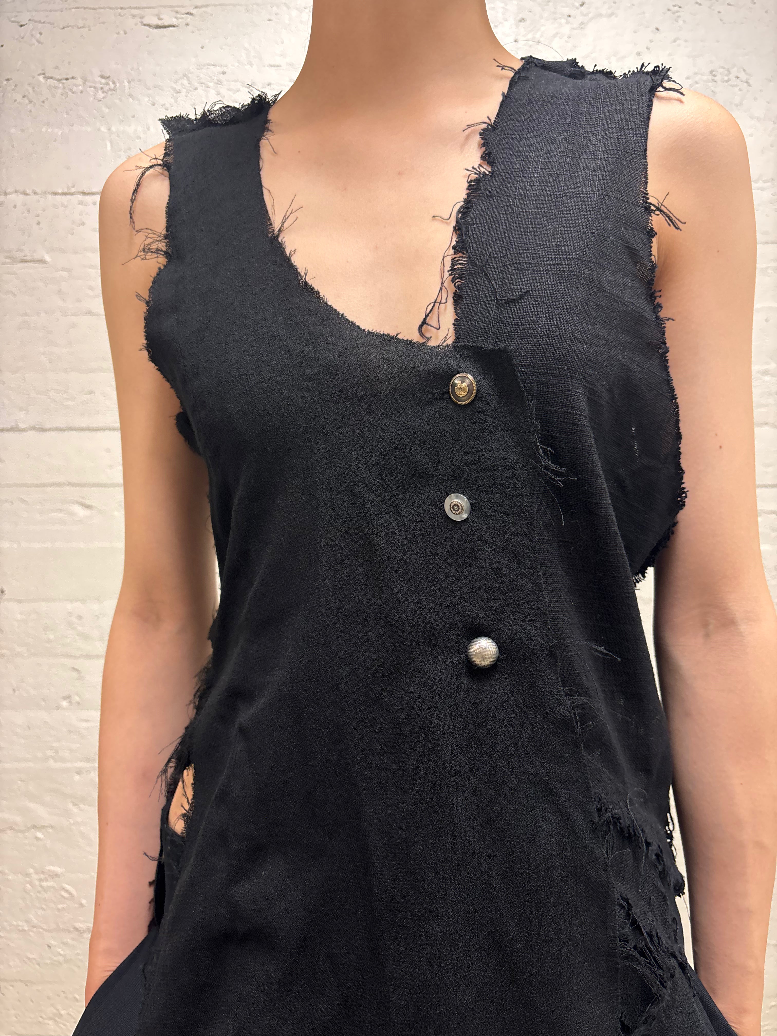 BLACK LINEN TOP