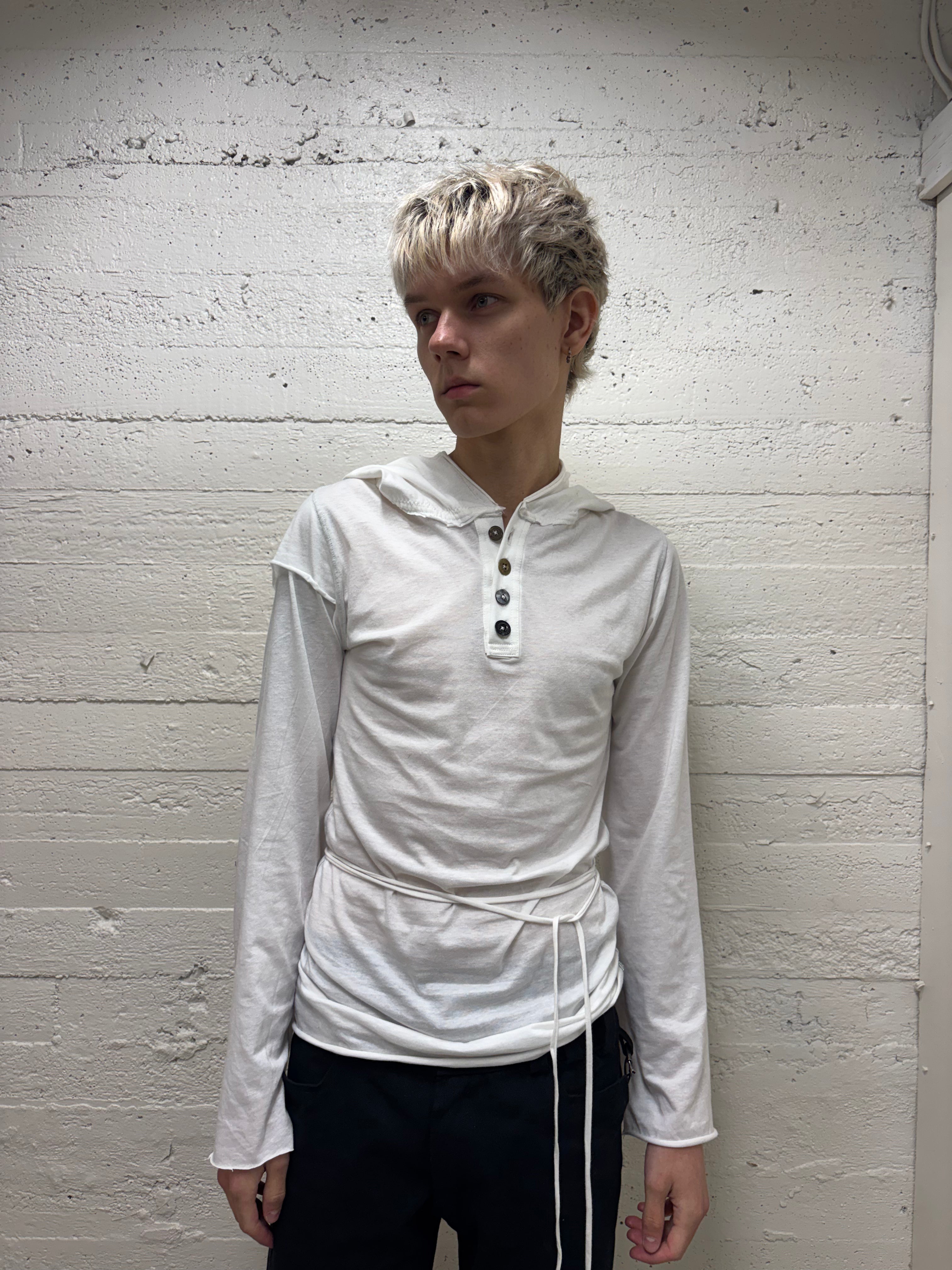 WHITE HOODED LONGSLEEVE