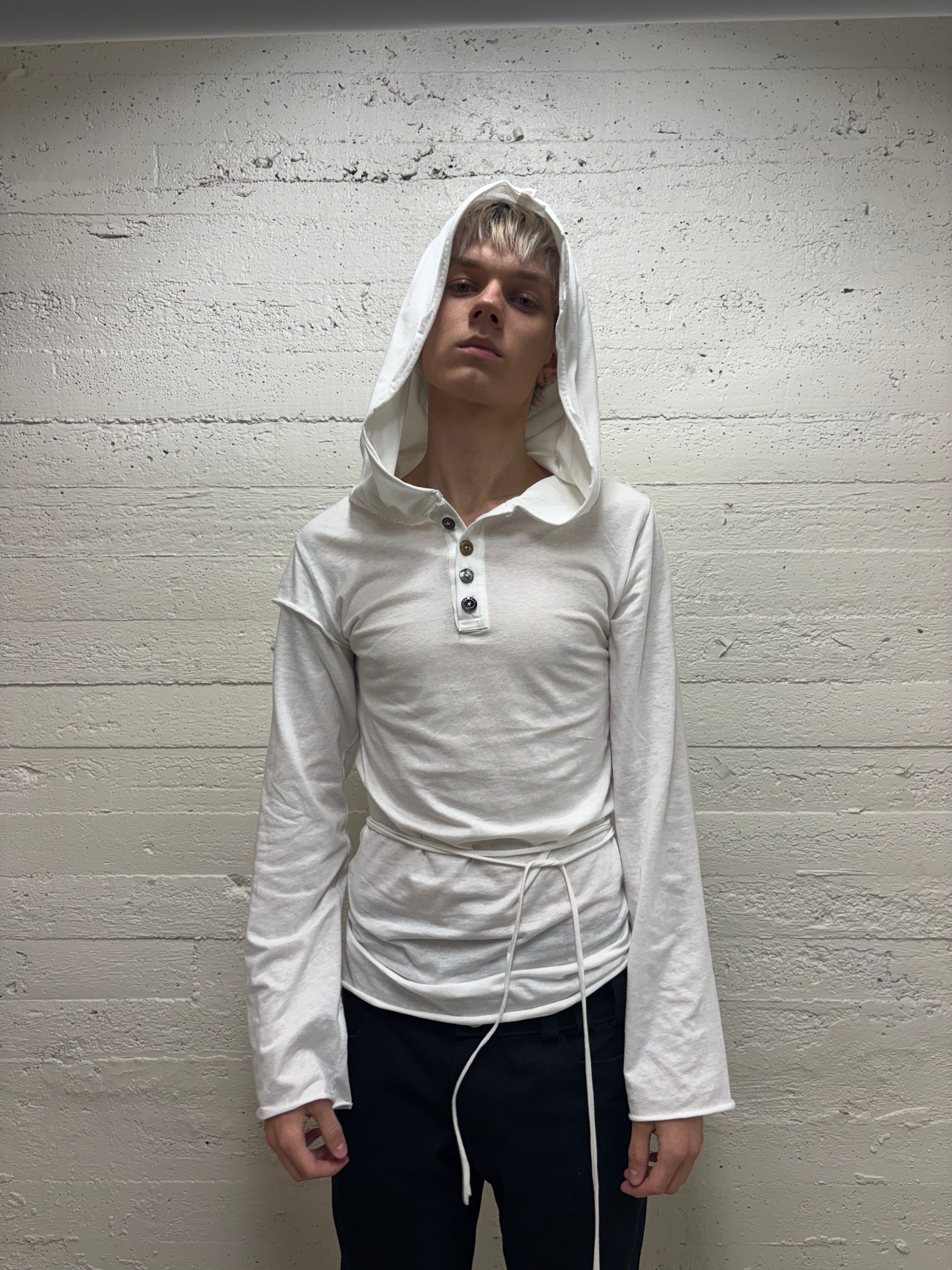 WHITE HOODED LONGSLEEVE