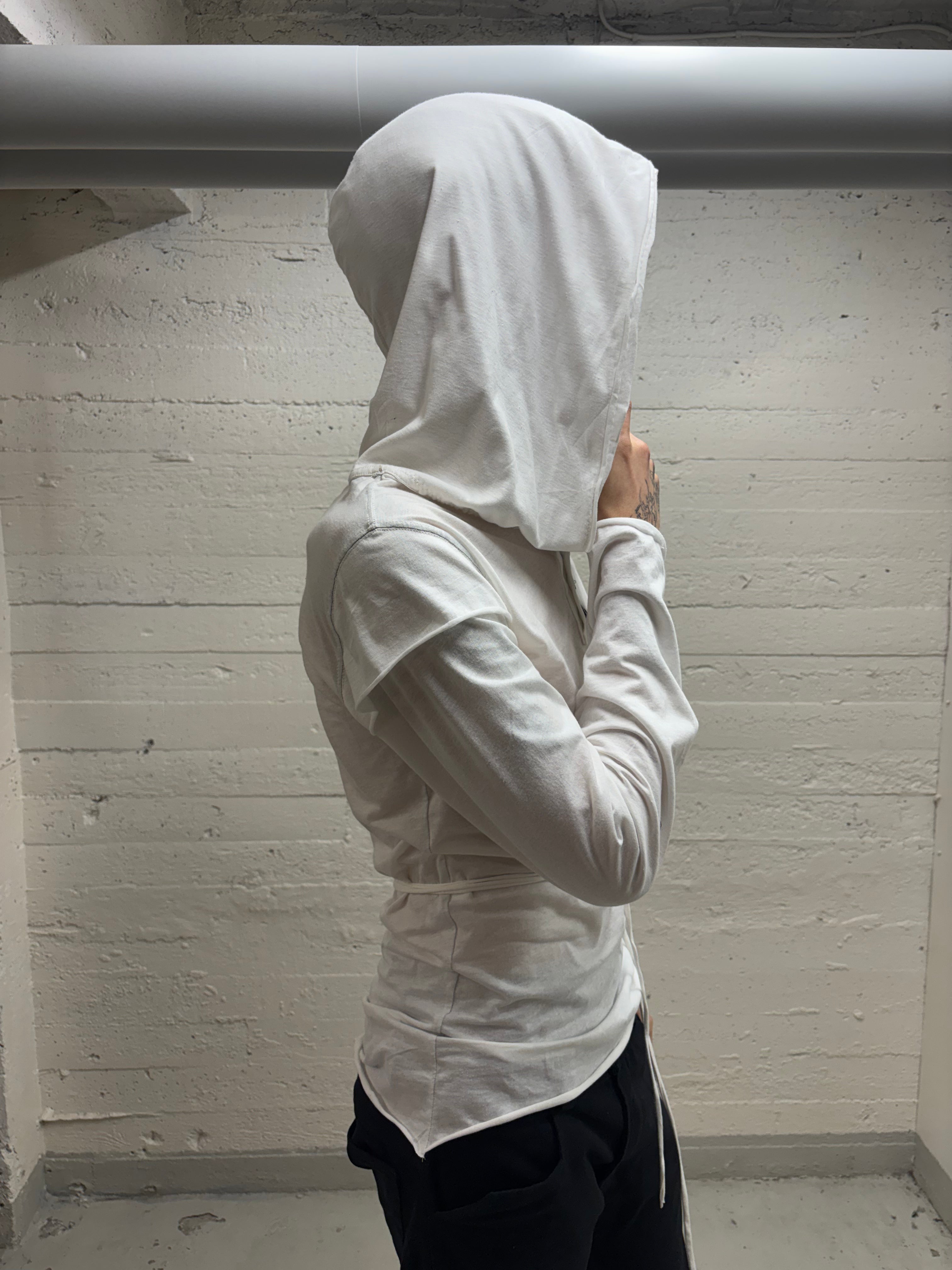 WHITE HOODED LONGSLEEVE