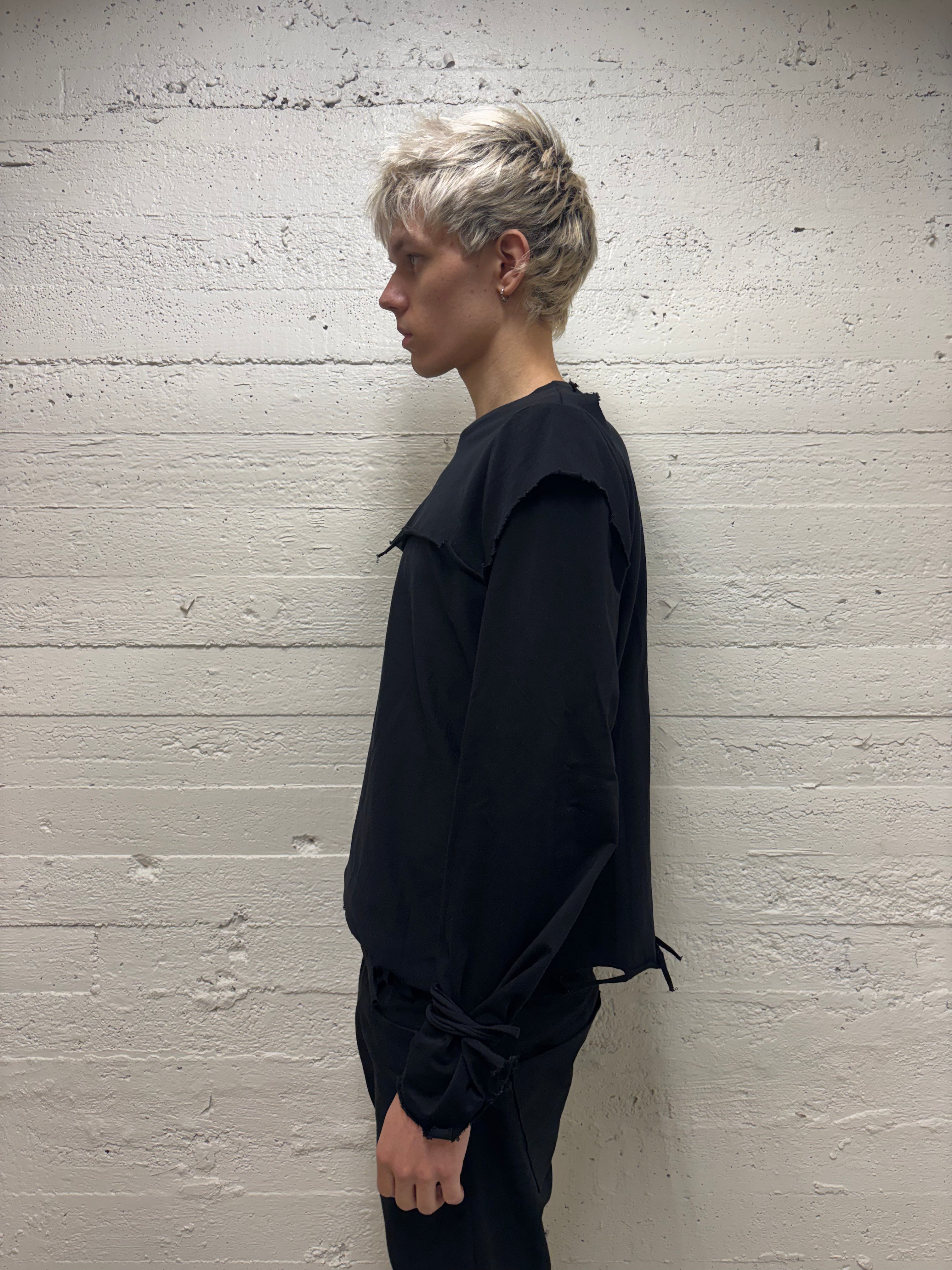 DISTRESSED LAYERED LONGSLEEVE