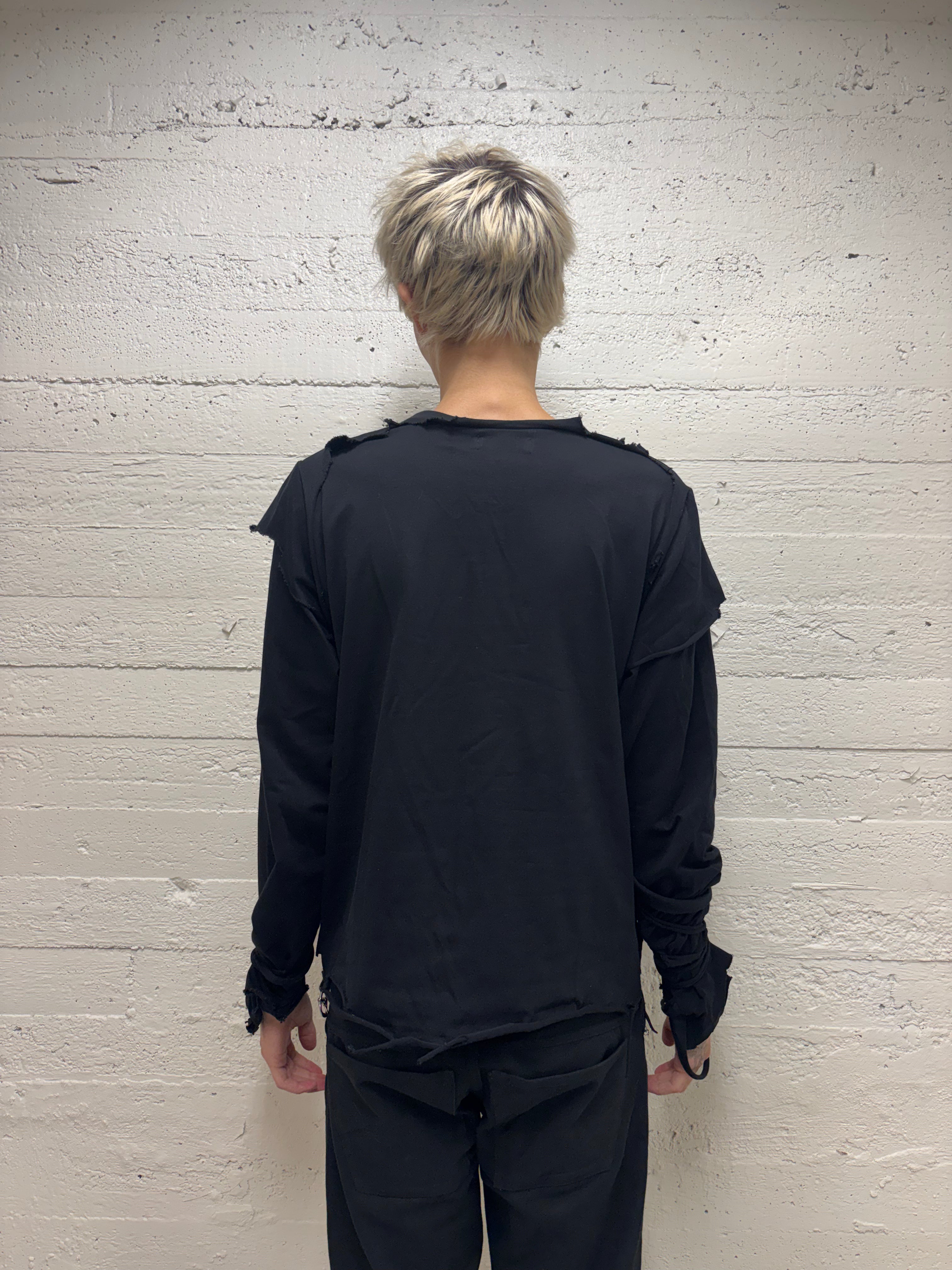 DISTRESSED LAYERED LONGSLEEVE