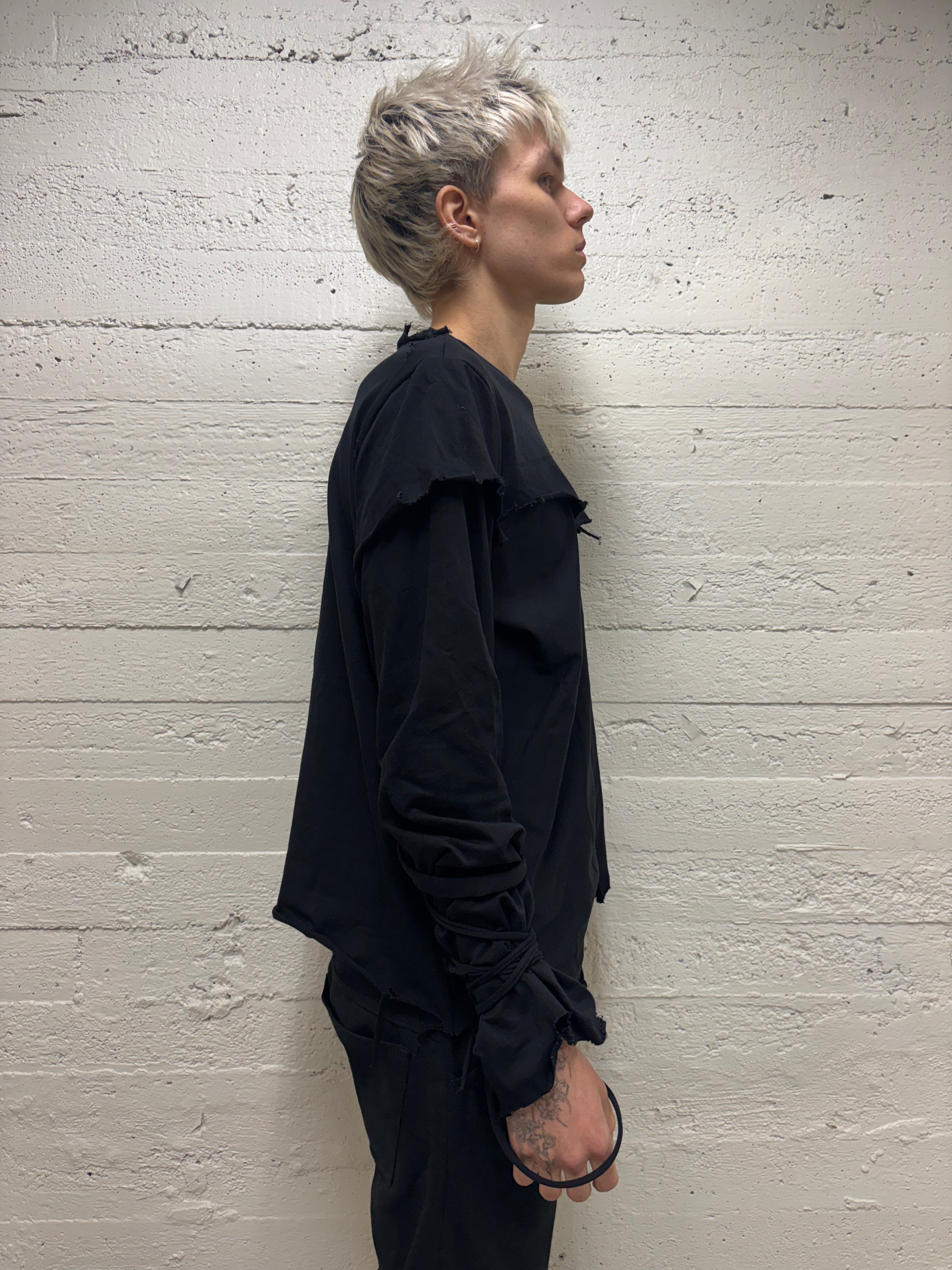 DISTRESSED LAYERED LONGSLEEVE