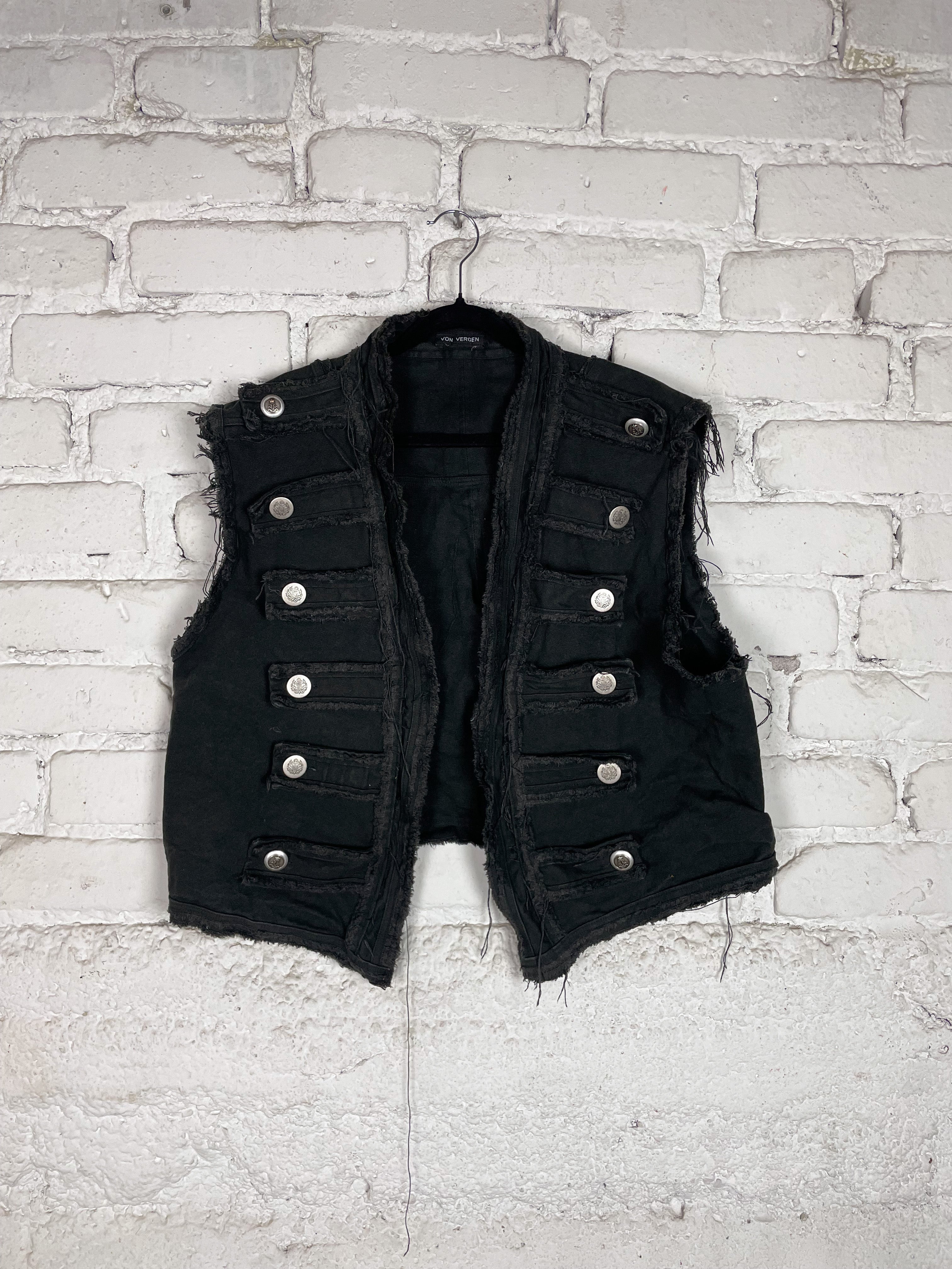 PIRATE'S BUTTONED VEST