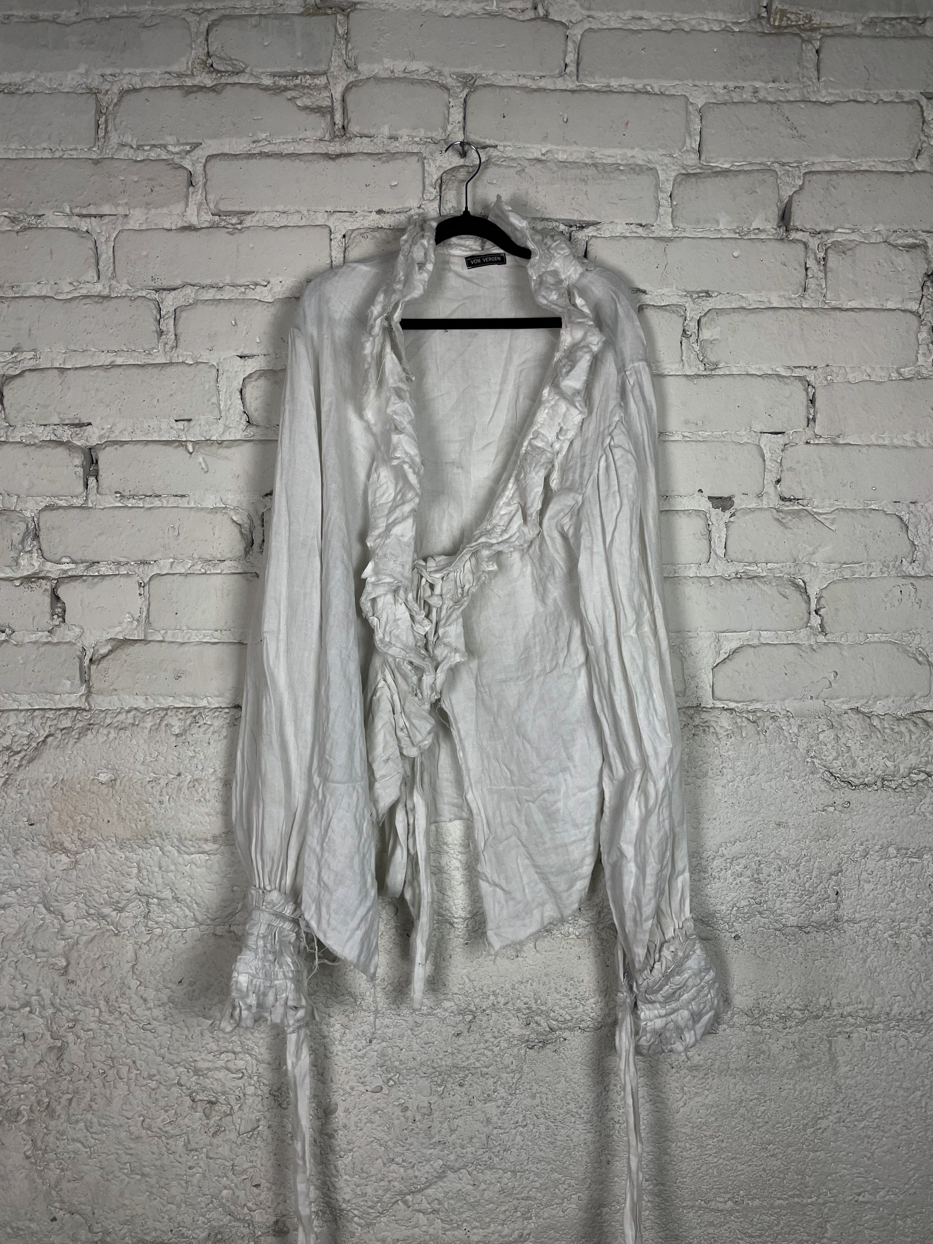 OVERSIZED WHITE RUFFLED SHIRT