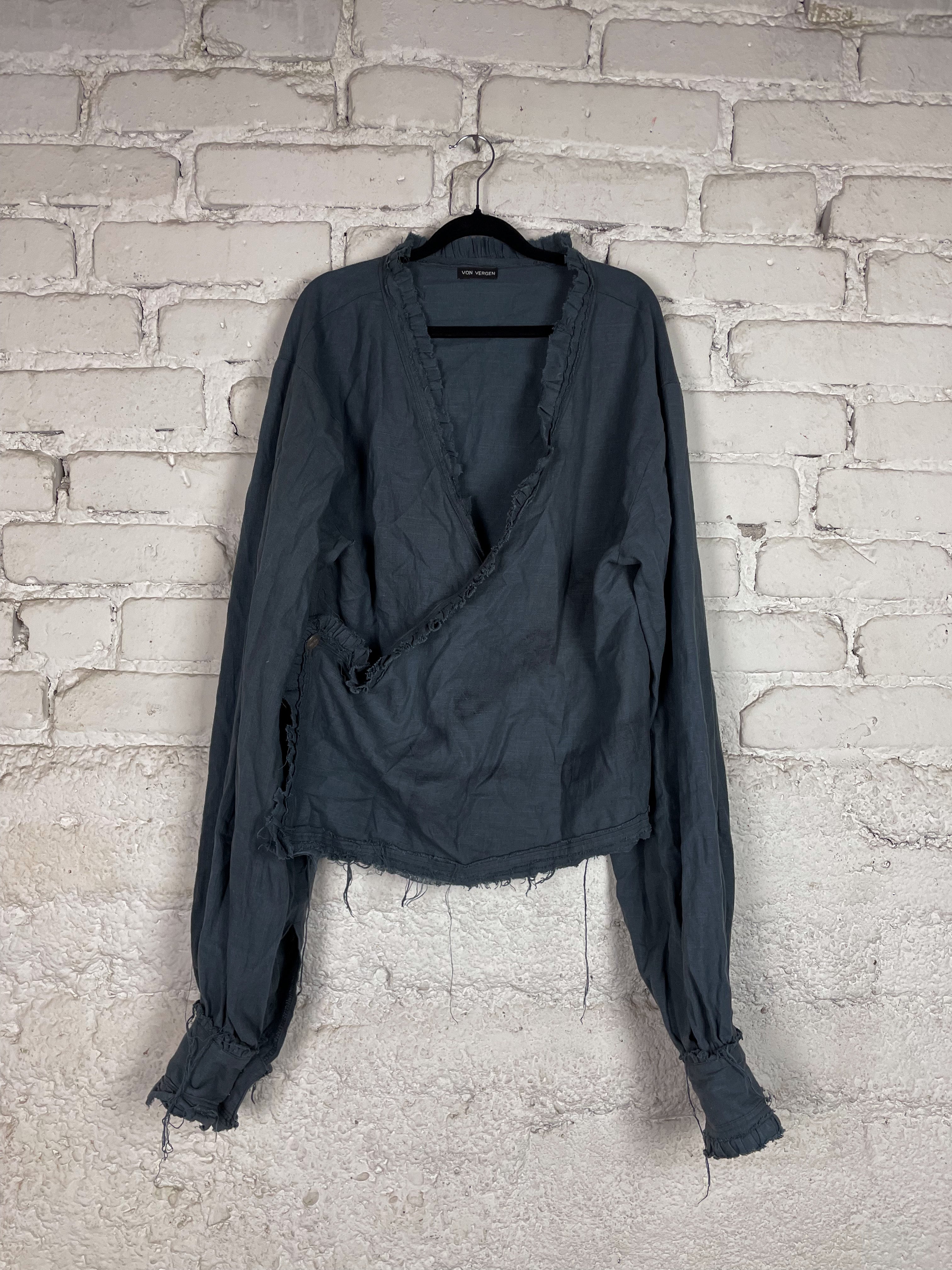 OVERSIZED BLUE RUFFLED SHIRT