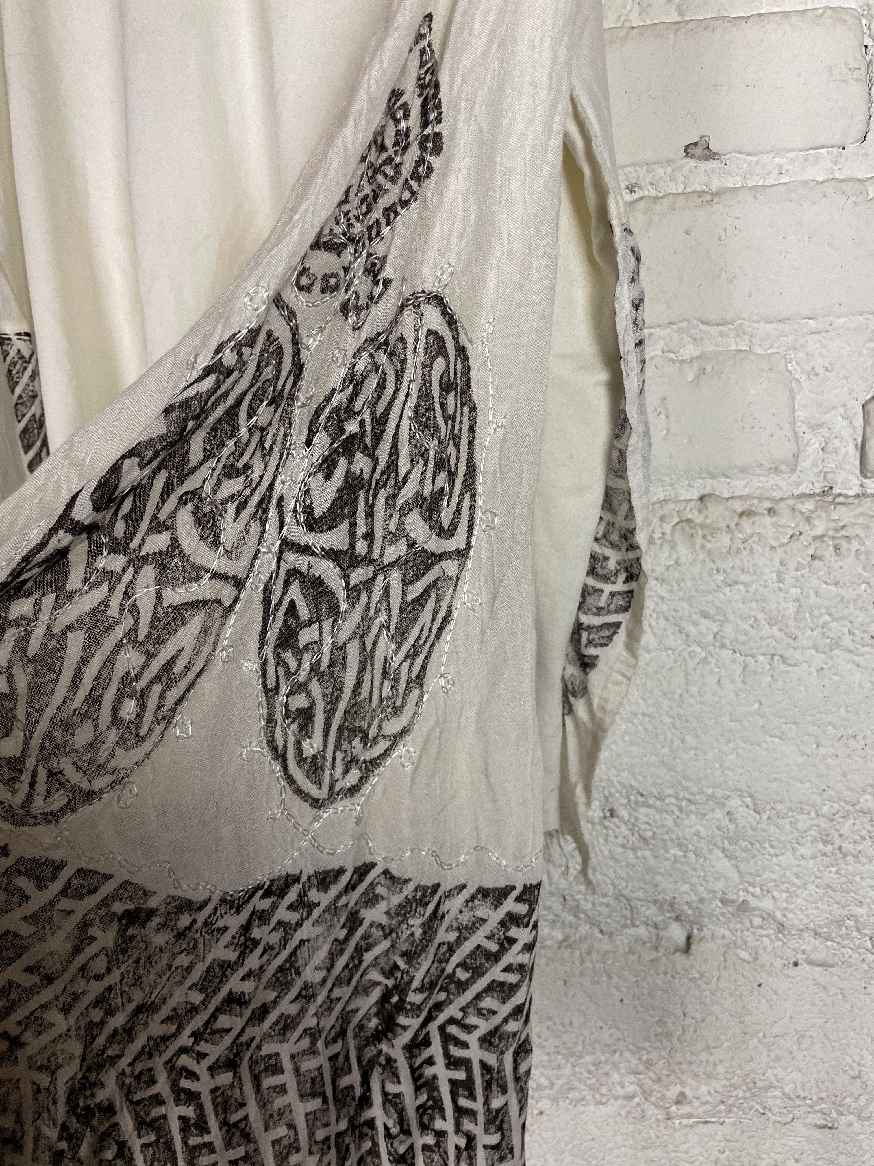 RUNE STAMP LONG SLEEVE