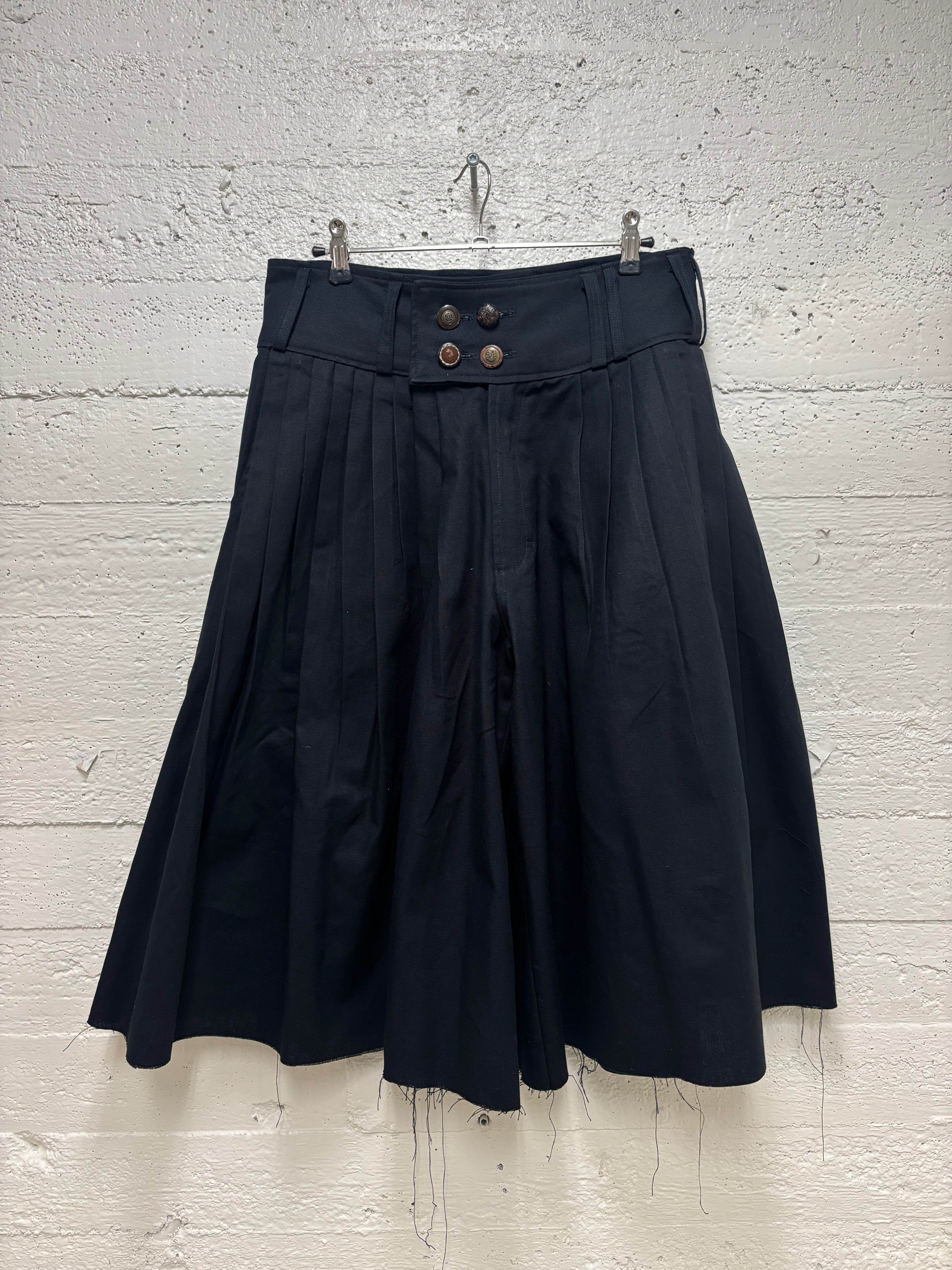 PLEATED POET SHORTS
