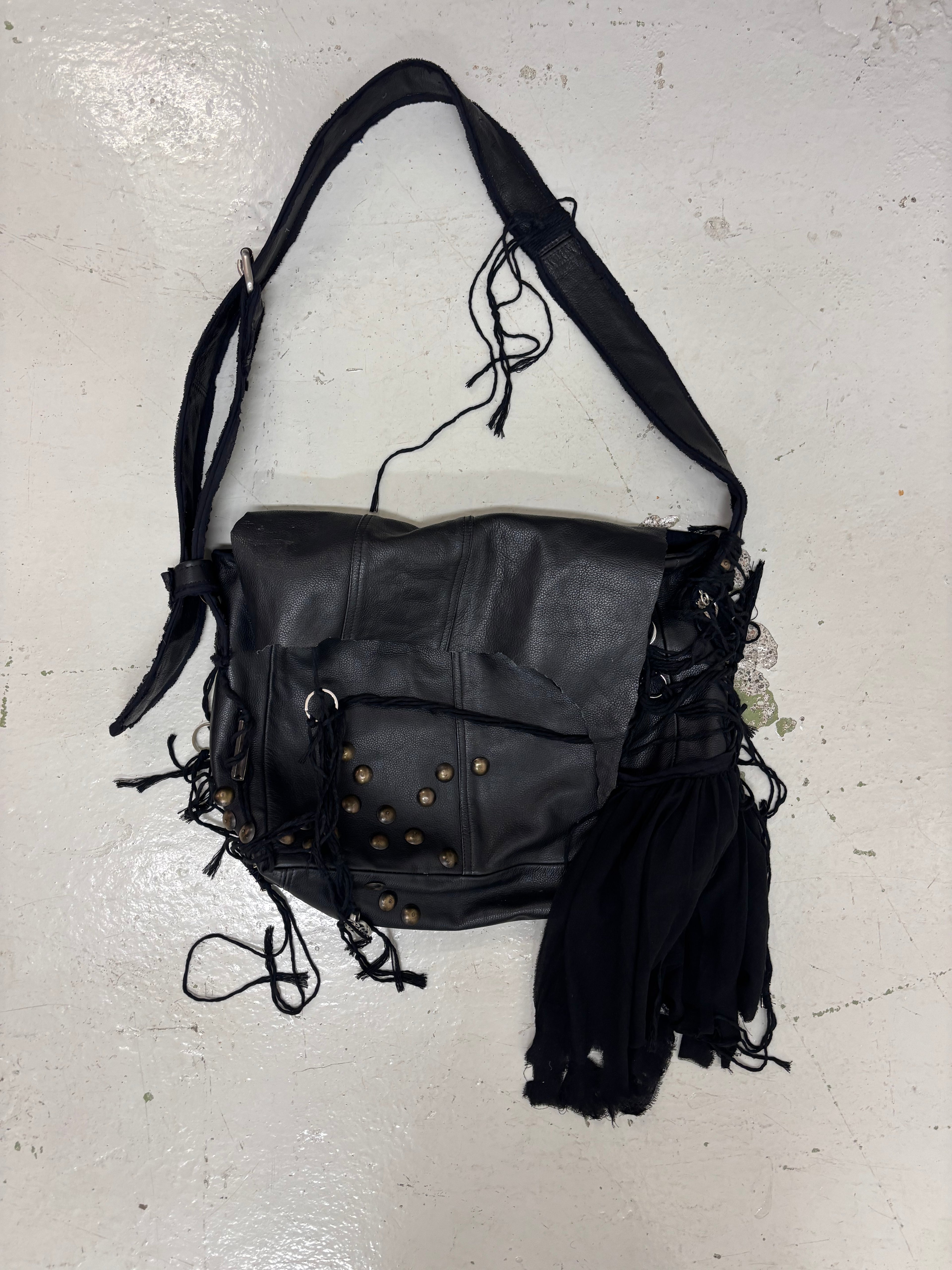 NOMAD LEATHER BAG