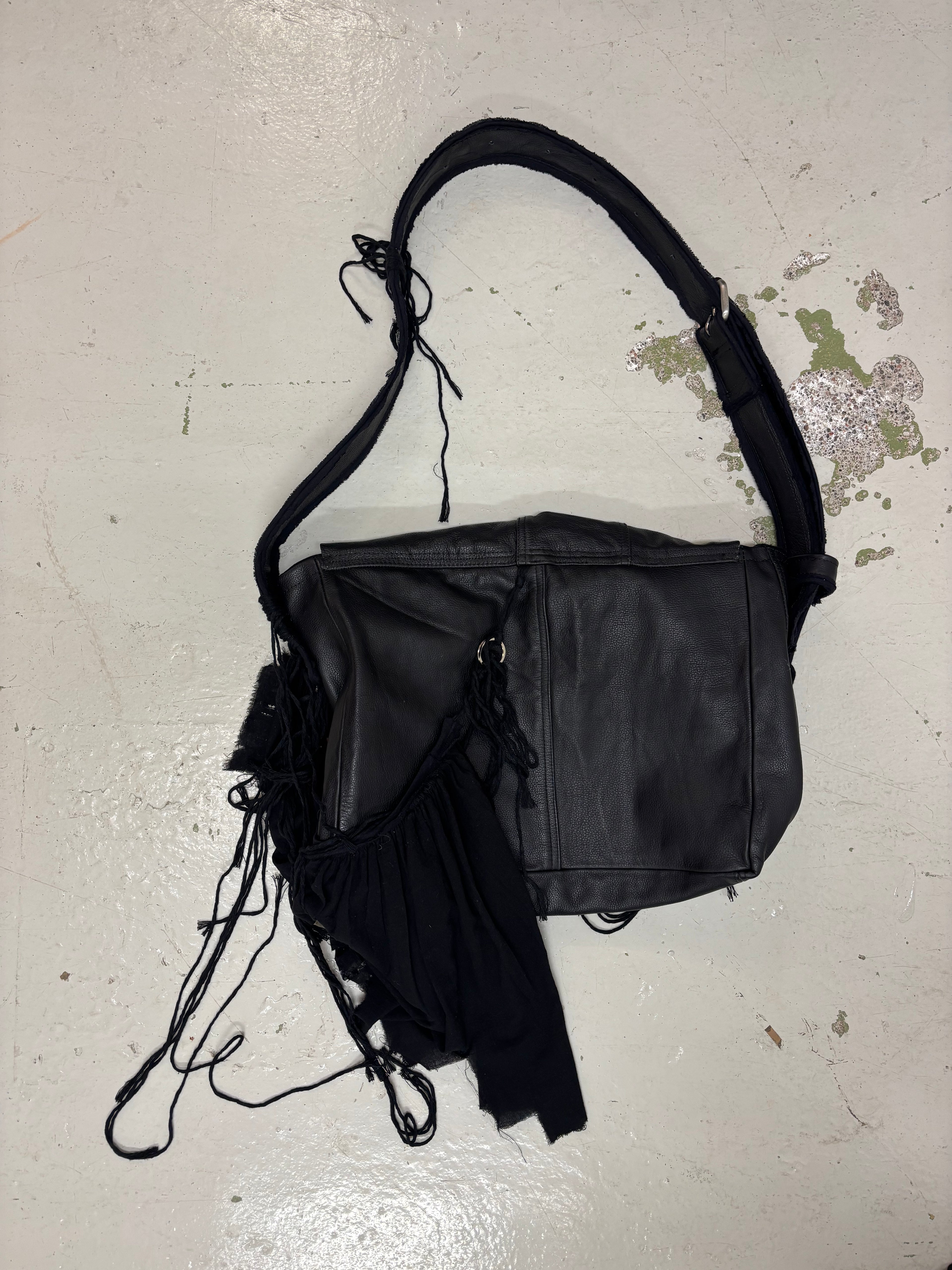 NOMAD LEATHER BAG