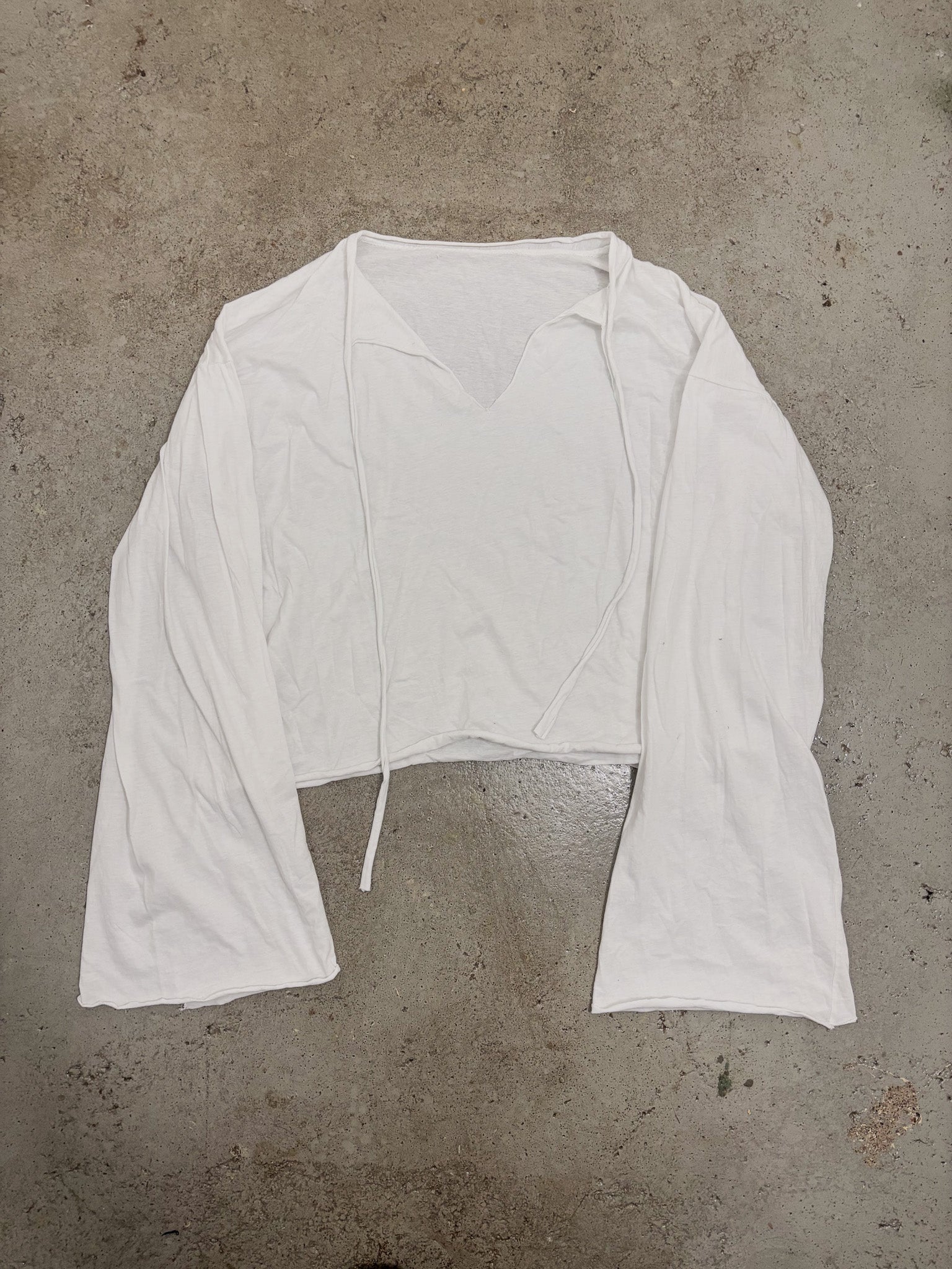 SQUARE-CUT V-NECK LONGSLEEVE