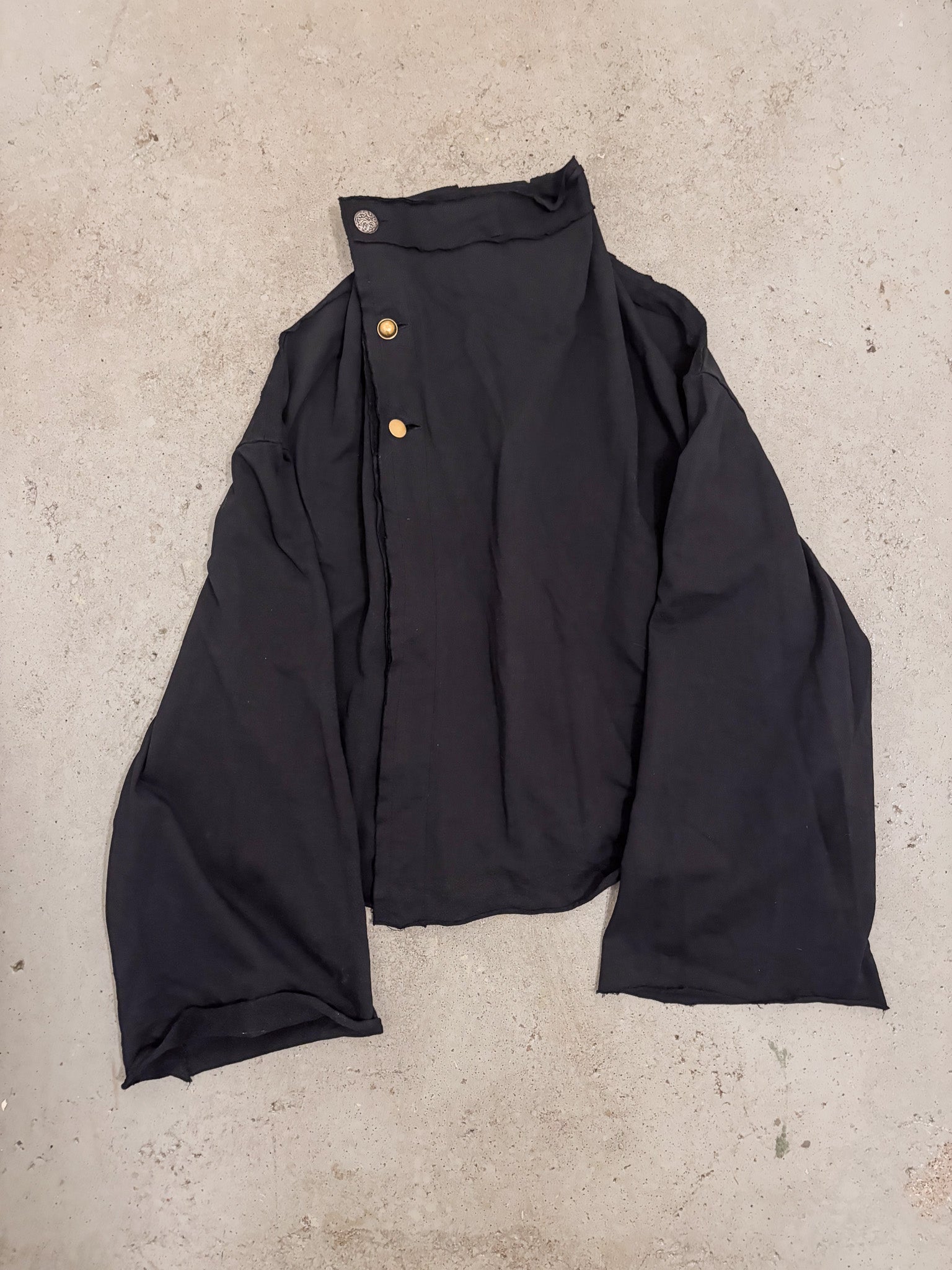 ASYMMETRICAL SWEATSHIRT